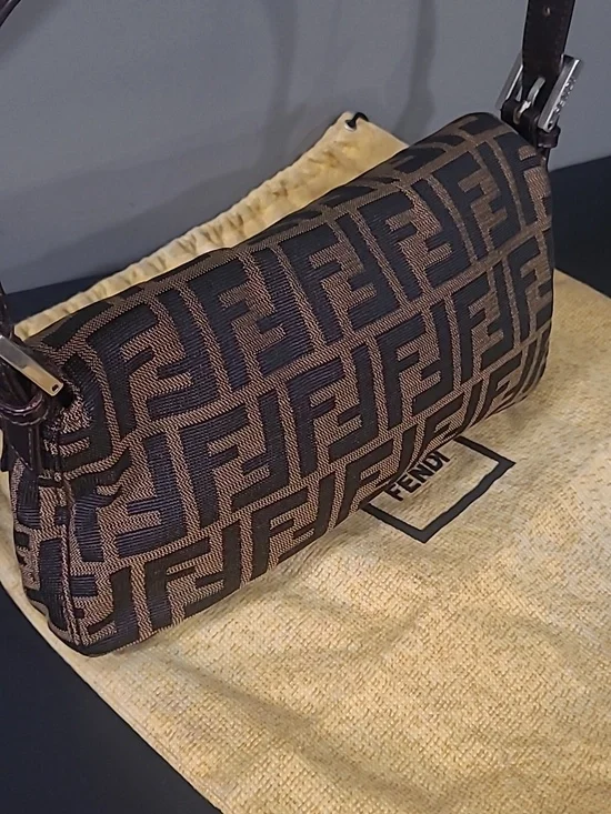 Authentic FENDI - Picture 5 of 16